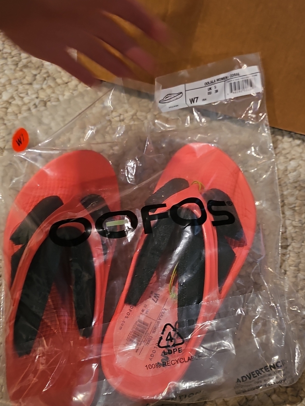 Oofos Oolala Women's Coral Size W7 NWT